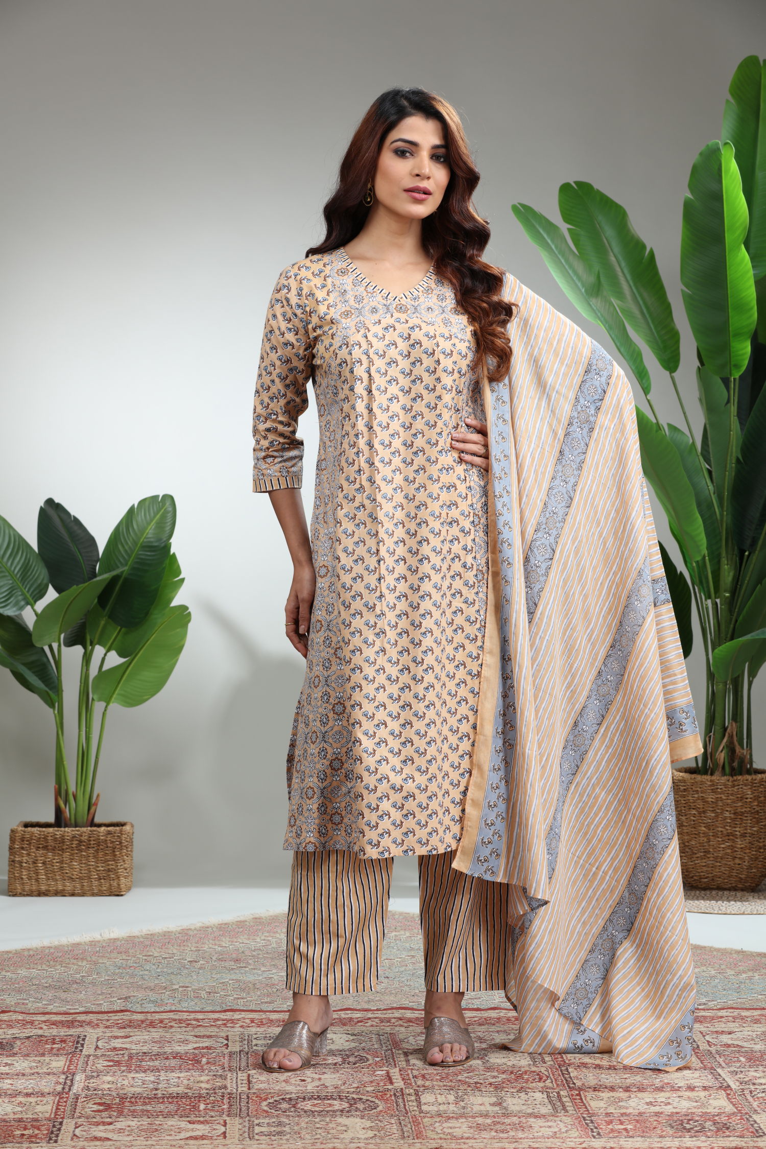 Cream 3 Piece Suit Set With Dupatta